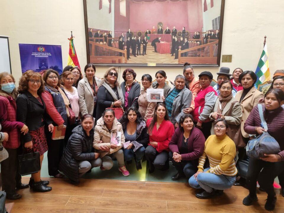 Se presentó un proyecto de ley para brindar atención a menores víctimas de feminicidios en la Cámara de Diputados