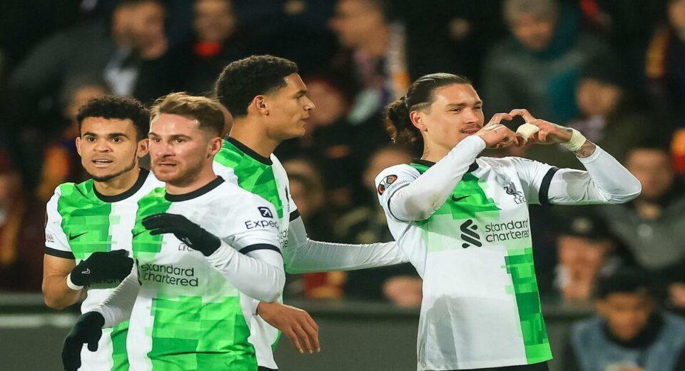 Liverpool sentencia al Sparta Praga con festival de goles sudamericanos