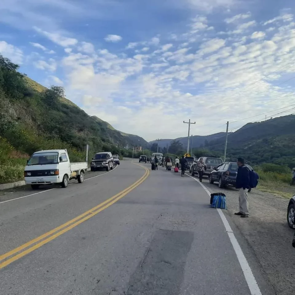 Dos vehículos colisionan en la carretera Sucre-Potosí dejando cuatro heridos