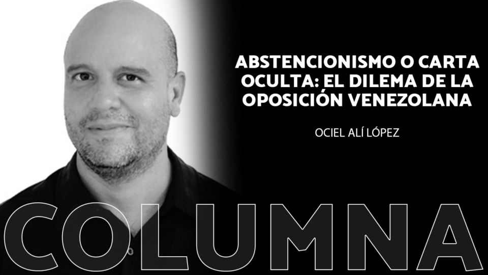 Abstencionismo o carta oculta: el dilema de la oposición venezolana La oposición venezolana vive días aciagos. Una vez que el Consejo Nacional Electoral (CNE) publicó el cronograma de las presidenciales, pautadas para el 28 de julio, comenzó la cuenta regresiva para la inscripción de los candidatos, que tendrá que realizarse del 21 al 25 del mes en curso, es decir, dentro de máximo diez días. María Corina Machado, candidata de la Plataforma Unitaria (PU) —el conglomerado de los principales partidos opositores—, está inhabilitada por la institucionalidad vigente, lo que ha sido confirmado recientemente por la página oficial del ente comicial.