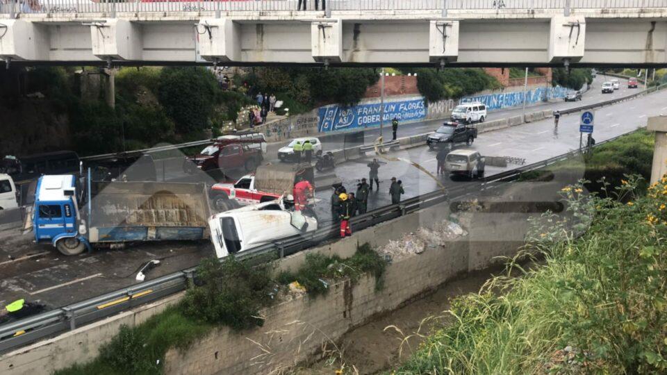 Cuatro fallecidos y 10 heridos tras la colisión registrada en la Autopista La Paz- El Alto