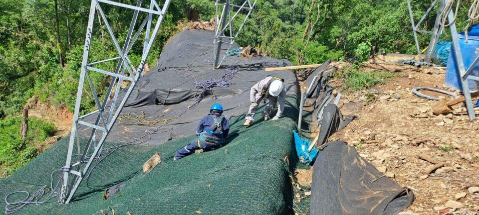 ENDE refuerza estabilidad de torres de alta tensión en Bermejo ante deslizamientos