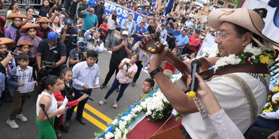 La población de Villa Montes recibe nueve obras de manos del presidente Lucho Arce