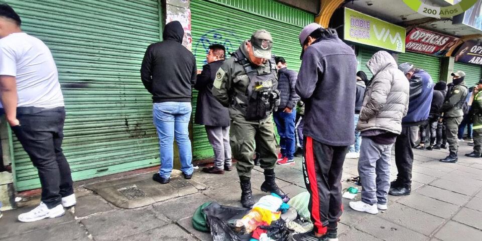 Operativo policial en La Paz: 52 arrestados por robo de celulares e incumplimiento de la Ley 259