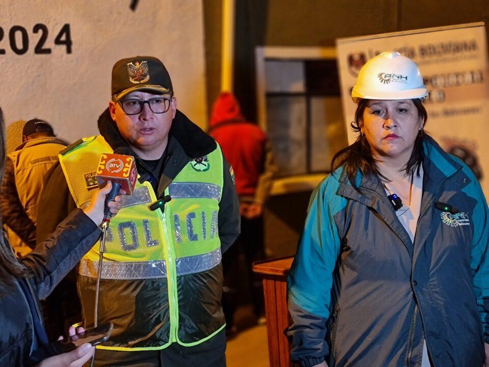 Descubren que en dos vehículos en El Alto se hacían carguíos ilegales de combustible