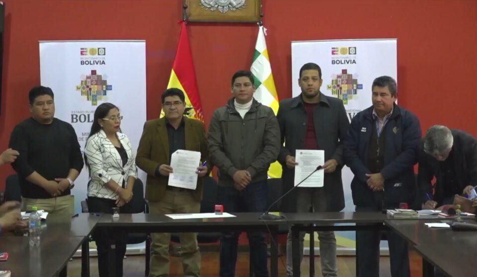 Maestros y Gobierno firman un acuerdo y se suspenden las movilizaciones