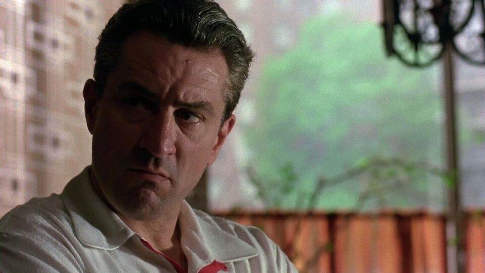 Abuela piensa que estaba chateando con Robert de Niro y su nieta la salva de una estafa