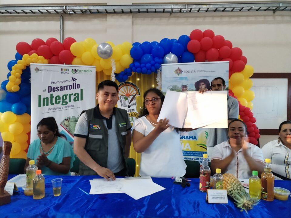 Gobierno y productores de Guarayos acuerdan impulsar la tecnificación para aumentar producción de piña