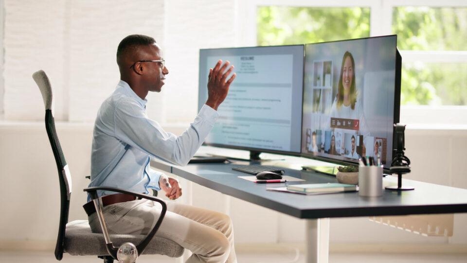 Joven rechazada en 65 solicitudes descubre un "increíble" truco para conseguir trabajo