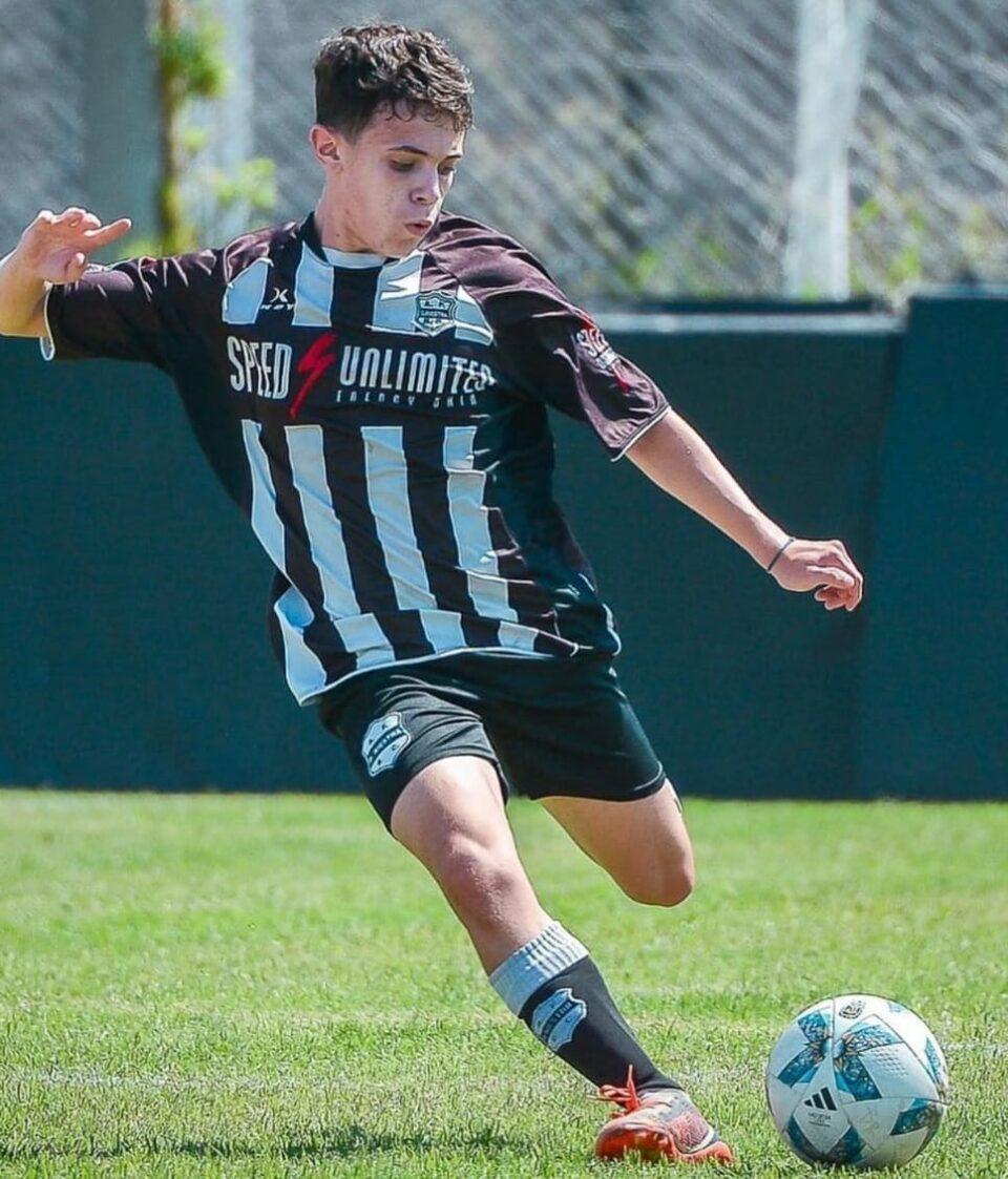 Jugador de 14 años se convierte en el debutante más joven en el fútbol argentino