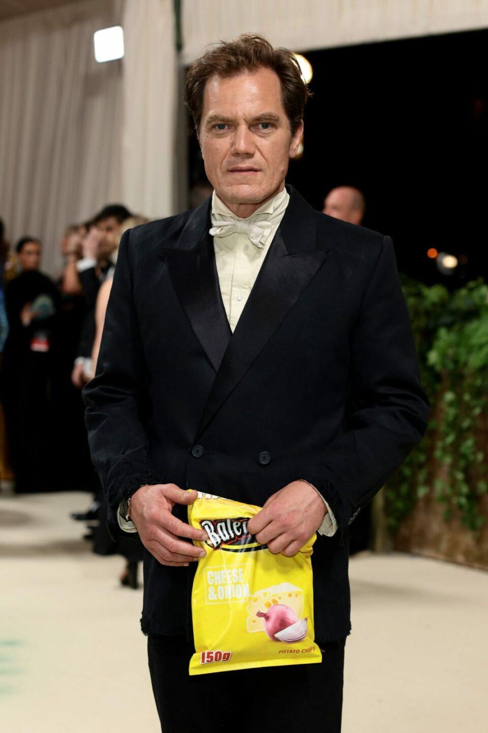 Michael Shannon apareció con un inesperado detalle de Balenciaga en la MET Gala