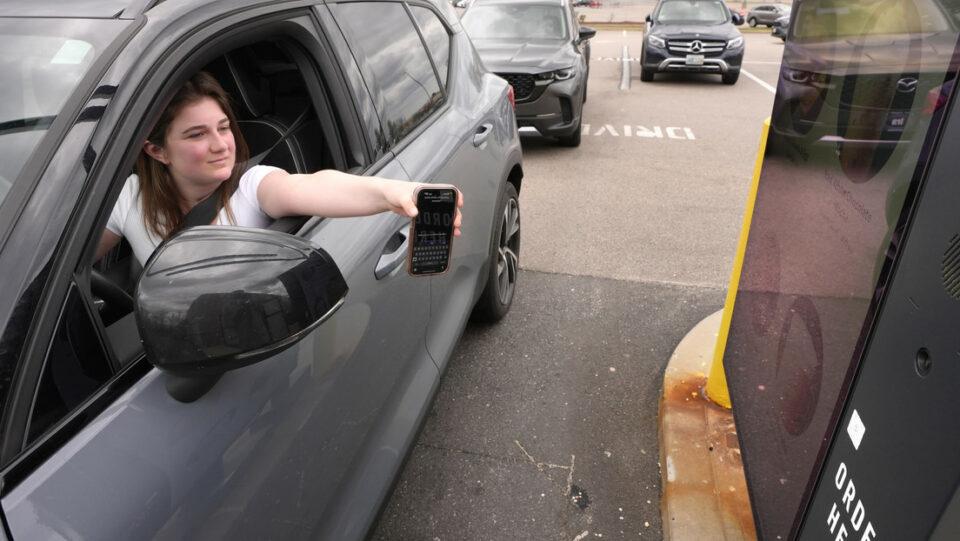 Joven 'recupera' su voz gracias a la IA tras perderla por un tumor cerebral