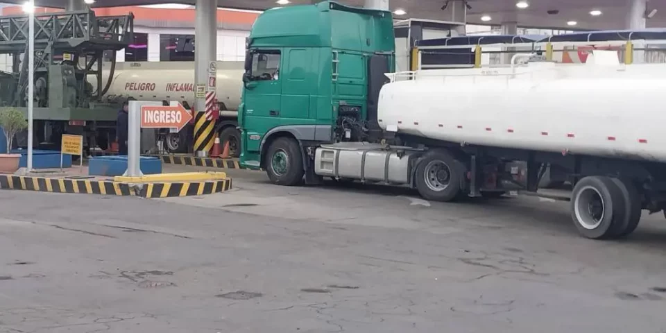 Transporte Pesado anuncia bloqueo de carreteras desde el lunes por falta de combustible y dólares