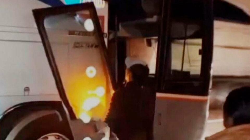 Confirman muerte de un pasajero del bus que fue atacado en la carretera Oruro – Cochabamba