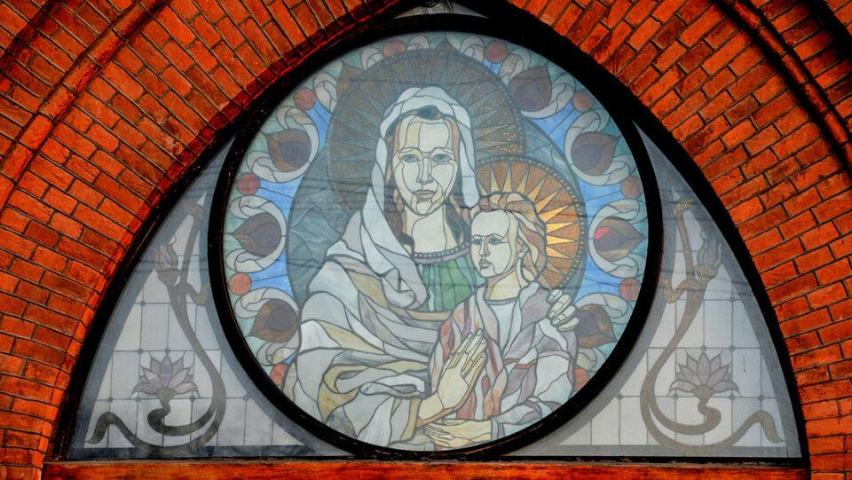 Los 5 templos católicos más bellos de Rusia según la IA