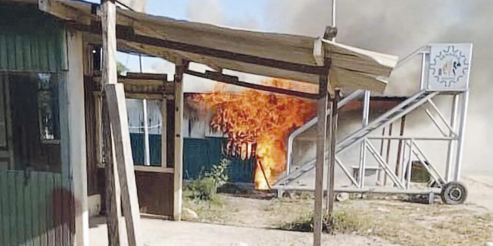 Bagalleros queman un puesto del Senasag en Campo Pajoso