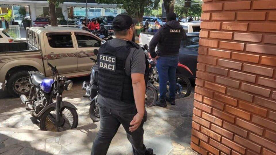 Juez determina 180 días de detención preventiva a 8 de los 10 acusados en la cárcel de Palmasola por estafas cibernéticas