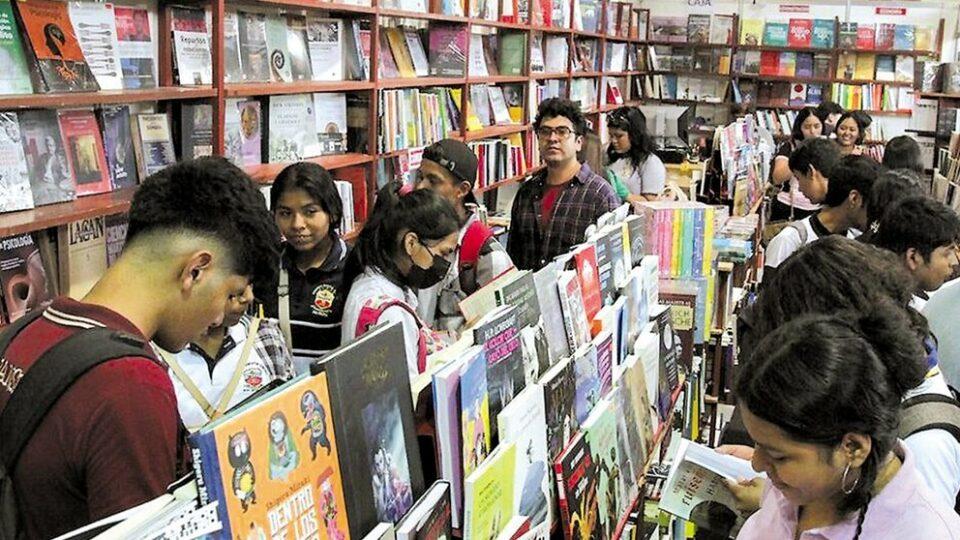 Promueven intercambio literario dentro autos que usan Yango