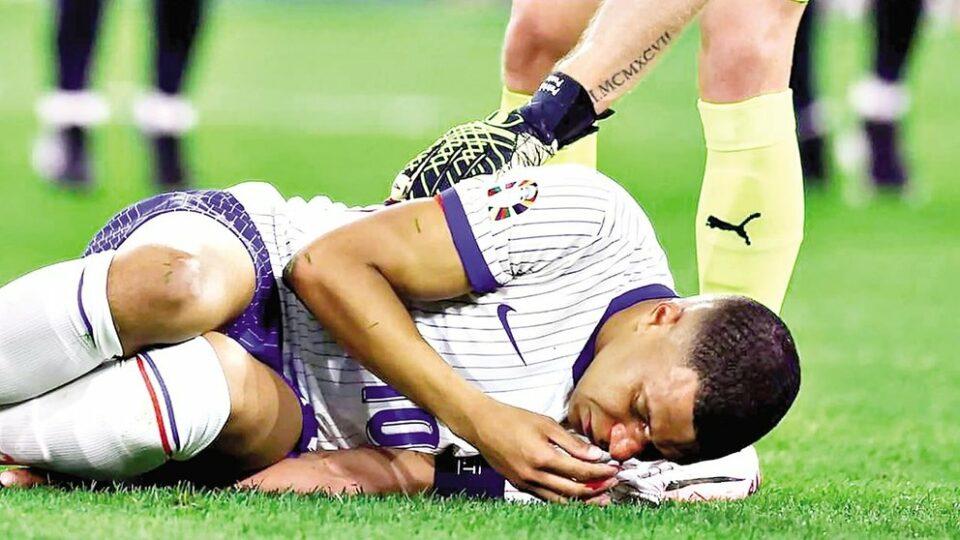 Francia vence por poco (0-1) y hay preocupación por Mbappé