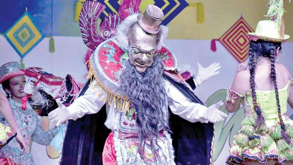 Academia local presenta un festival pluricultural de danza