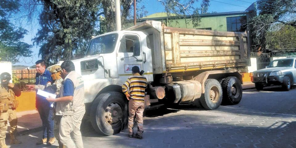 Militares detienen dos motorizados por carga ilegal de combustible en Yacuiba