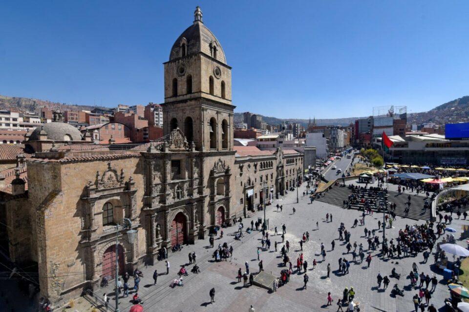 Alcaldía anuncia que se asumirán medidas de protección en la plaza San Francisco debido a que debajo se encuentra una bóveda dañada