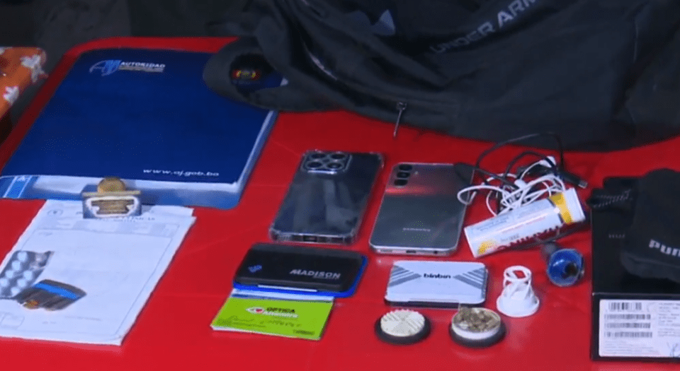 Detienen en La Paz a 12 personas vinculadas con actividades ilícitas, entre ellas dos extranjeras