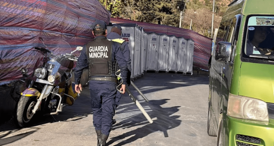 Comerciantes instalan puestos cerca al Parque Urbano Central por la verbena paceña