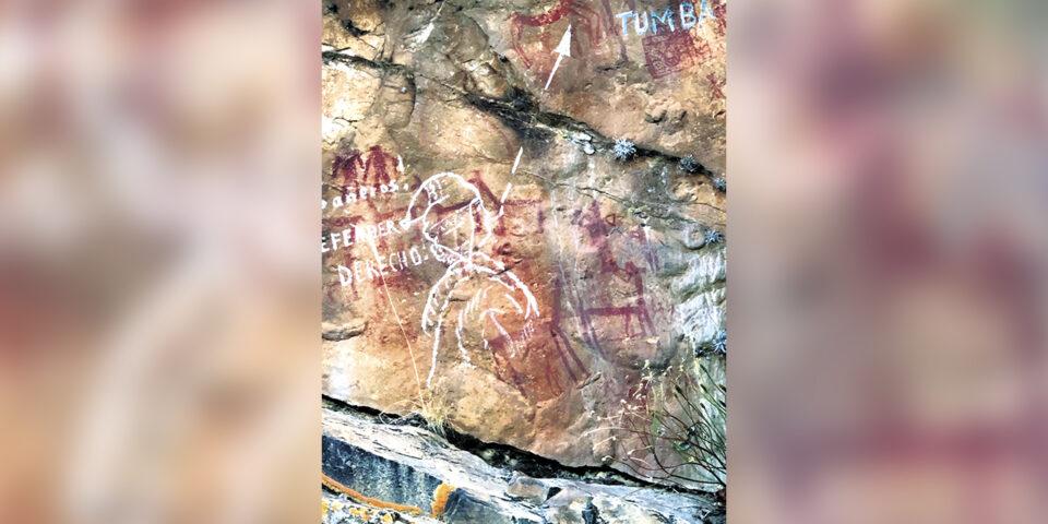 Descubren daños en una zona de arte rupestre cerca de Chirapaca en La Paz