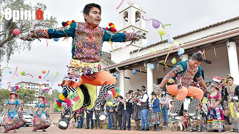 Alistan competencia de tinku en plaza 14 de Septiembre