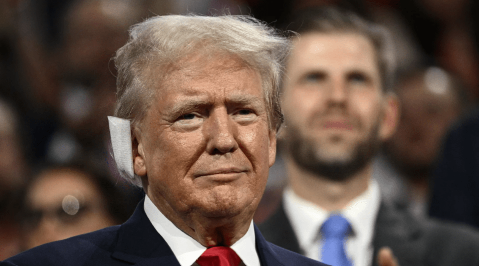 Trump reaparece en la convención republicana tras el atentado en su contra