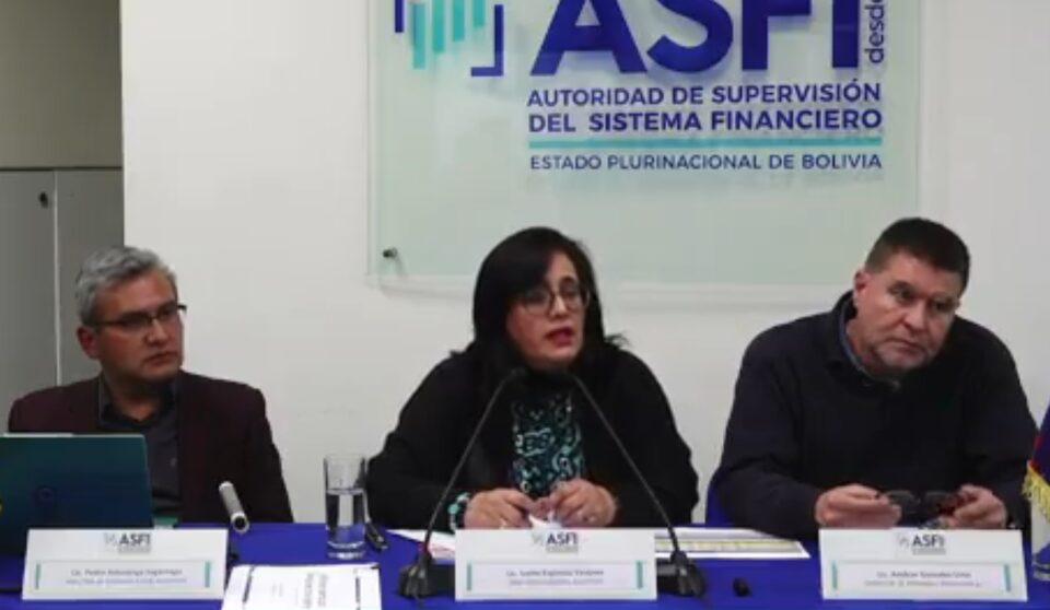 Detectan a una persona con más de 10 tarjetas de débito para retirar dólares en el exterior con fines especulativos