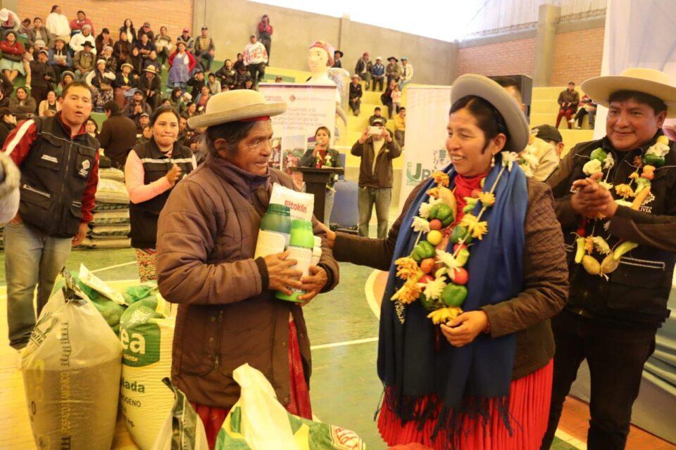 Entregan insumos, semillas y fertilizantes valuados en Bs 9,4 millones para fortalecer la producción de papa en Tarija