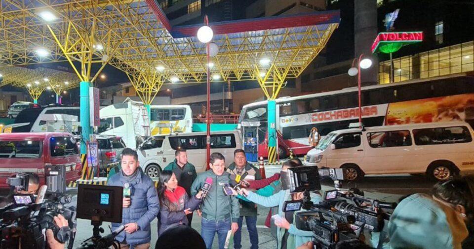 La ANH atribuye a la especulación las filas en estaciones de servicio y garantiza combustible