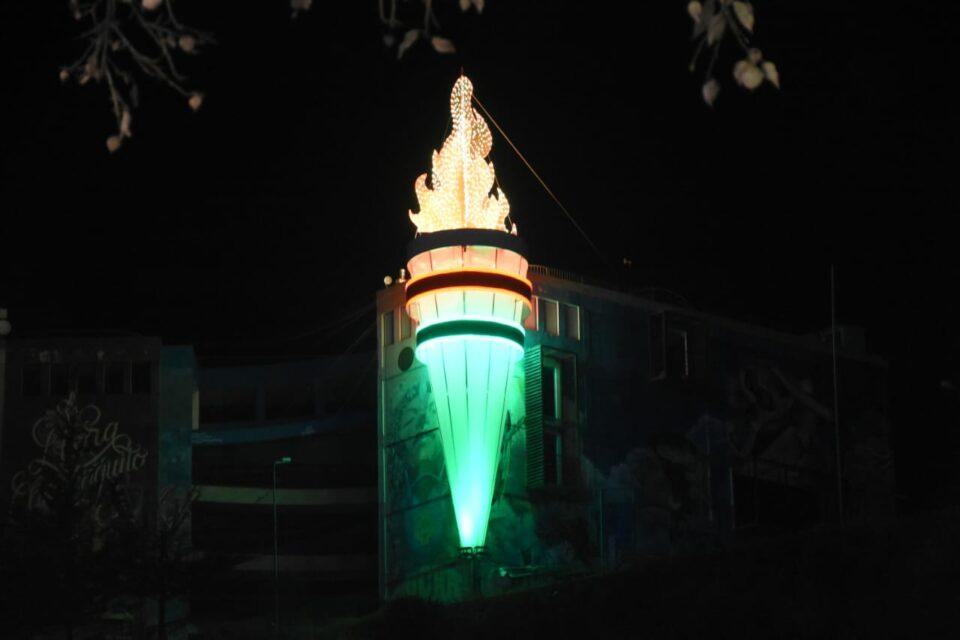 Tea con mas de 15 metros ilumina La Paz