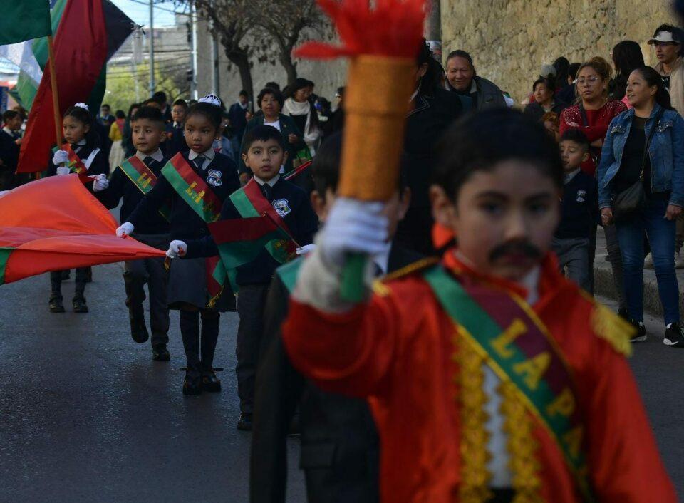 Empiezan los desfiles en La Paz, este viernes es turno del Centro