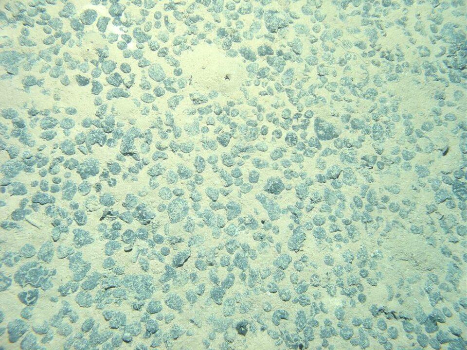 Científicos descubren proceso natural que genera oxígeno en el fondo del océano