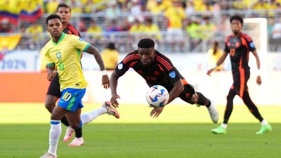 Colombia empata 1-1 con Brasil, que jugará contra Uruguay en cuartos