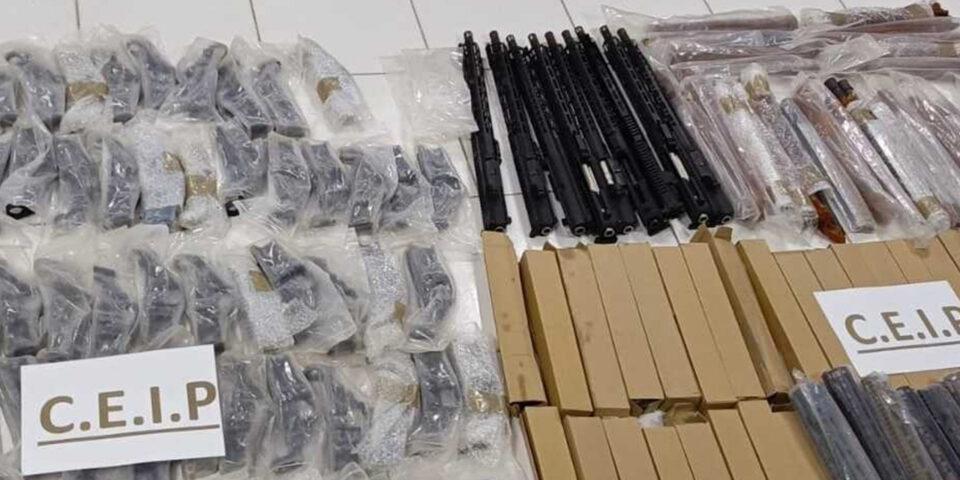 Policía confisca piezas de armas de fuego en Santa Cruz