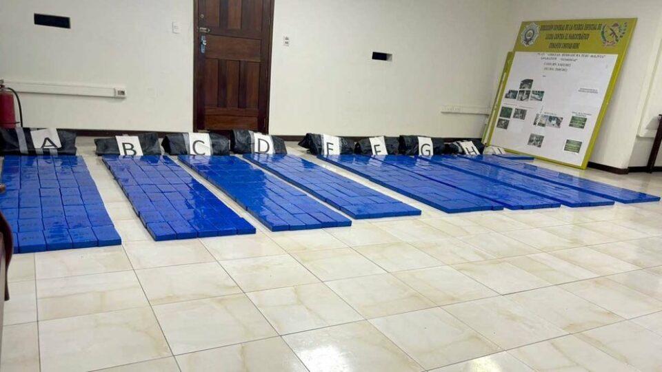 Encuentran casi media tonelada de droga en una pista clandestina en Riberalta