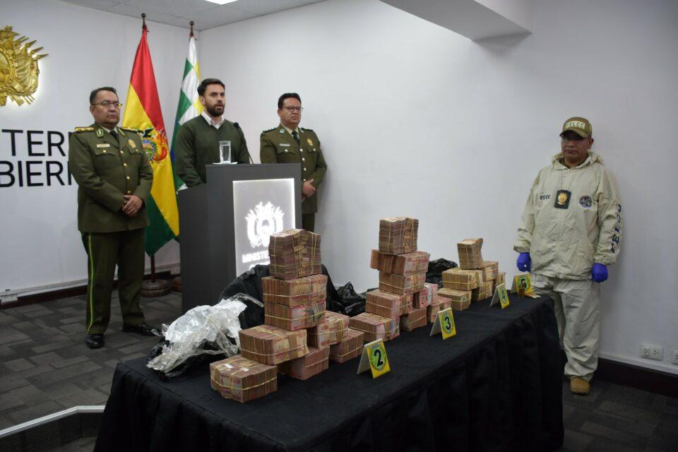 Recuperan Bs 2,8 millones del triple asesinato en Yungas