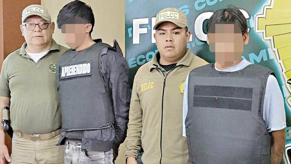 Detienen a tres hombres y una mujer por agredir a policías en Cochabamba