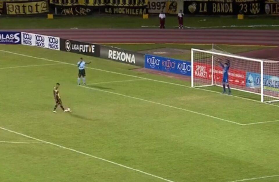 Un jugador del Chelsea quedó solo frente al arco, pero falló tres veces y es candidato al “errado del año”: “¿Cómo no terminó en gol?”