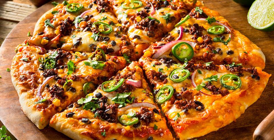 Pidió una pizza a través de una aplicación y cuando la estaba cortando encontró algo inesperado