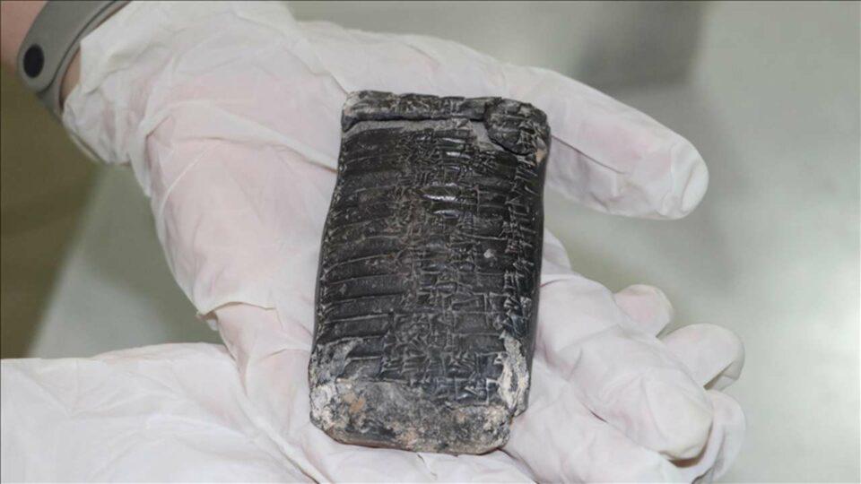 Hallan una tablilla cuneiforme que recoge la compra de una ciudad entera hace 3.800 años