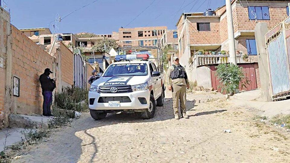 Bolivia expulsa del país a mujer que estaba en compañía de chileno abatido en Sivingani