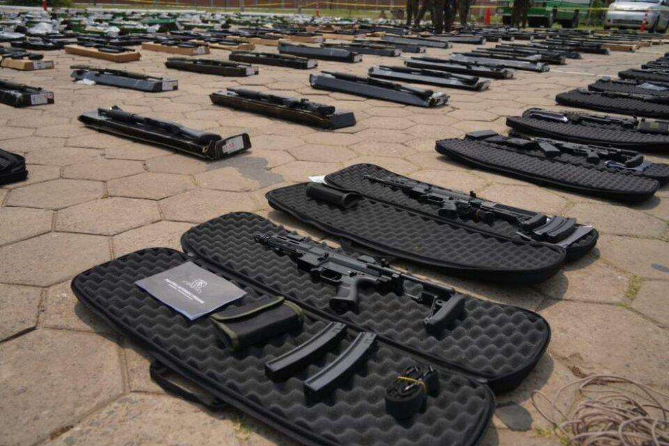 Aprehenden a abogado que ofreció $us 50.000 para retirar armas incautadas en Viru Viru