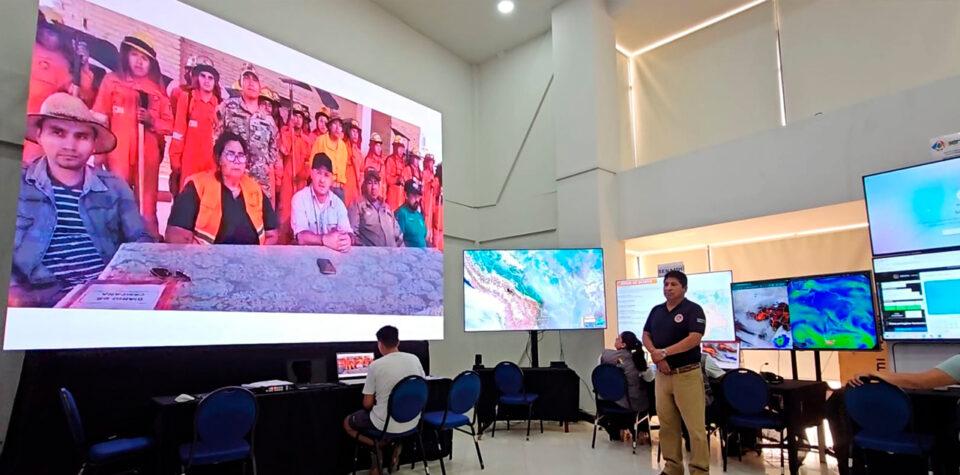 Bomberos se despliegan en San Rafael, Santa Cruz, para combatir incendios y restablecer Comando Conjunto de Operaciones