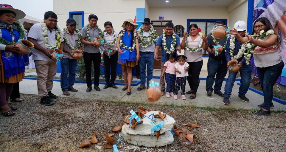 Con emoción, Luis Alberto Aguilar agradece al presidente Arce por la entrega de una de las 438 viviendas en Cochabamba
