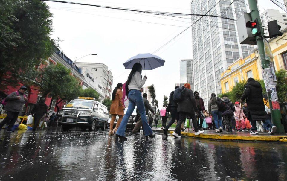 La primavera llegará con un frente frío, lluvias y cielos nublados al país